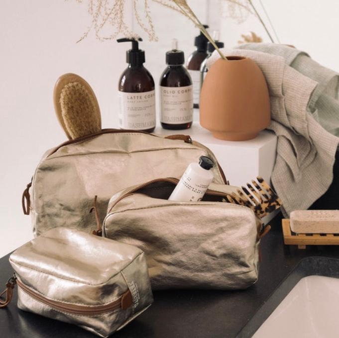 BEAUTY CASE LARGE METALLIC PLATINO / LIEFERZEIT: AB BESTELLDATUM CA. 4-6 WOCHEN