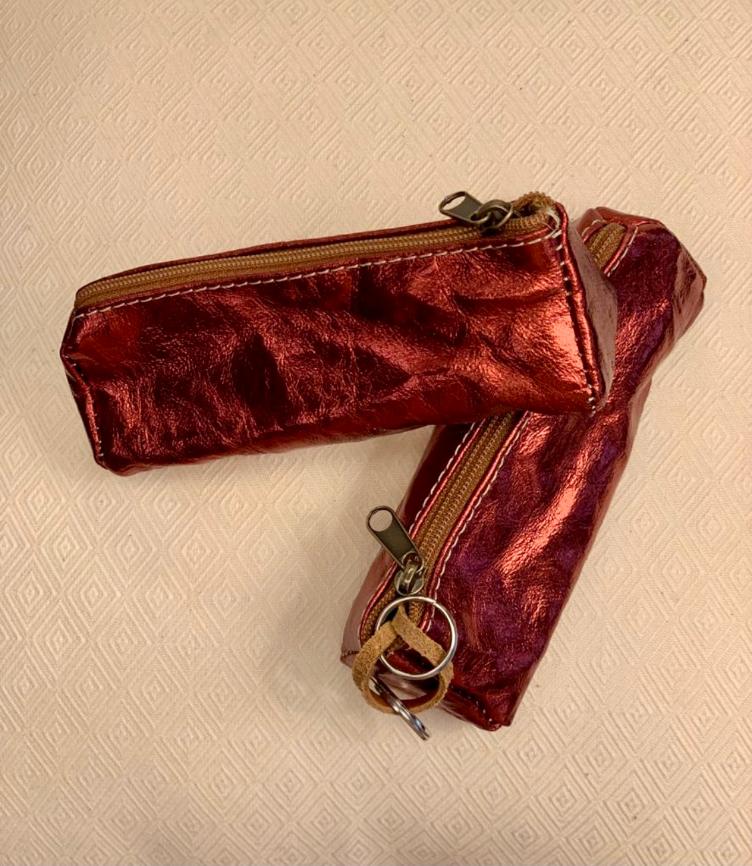 KEY HOLDER METALLIC RED