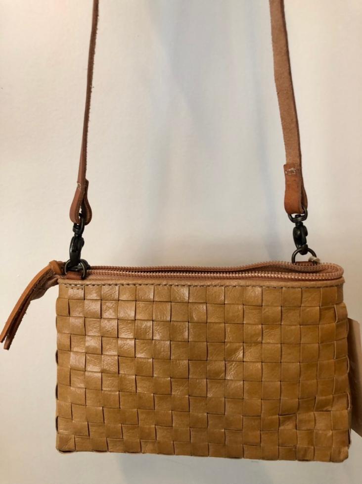 LA BUSTA SMALL INTRECCIATO CAMEL (SOLANGE VORRAT REICHT)