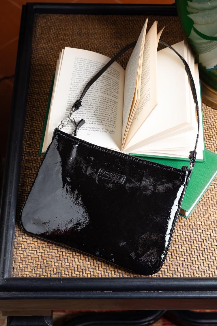 LOLA GLOSSY (VERNICE) BLACK