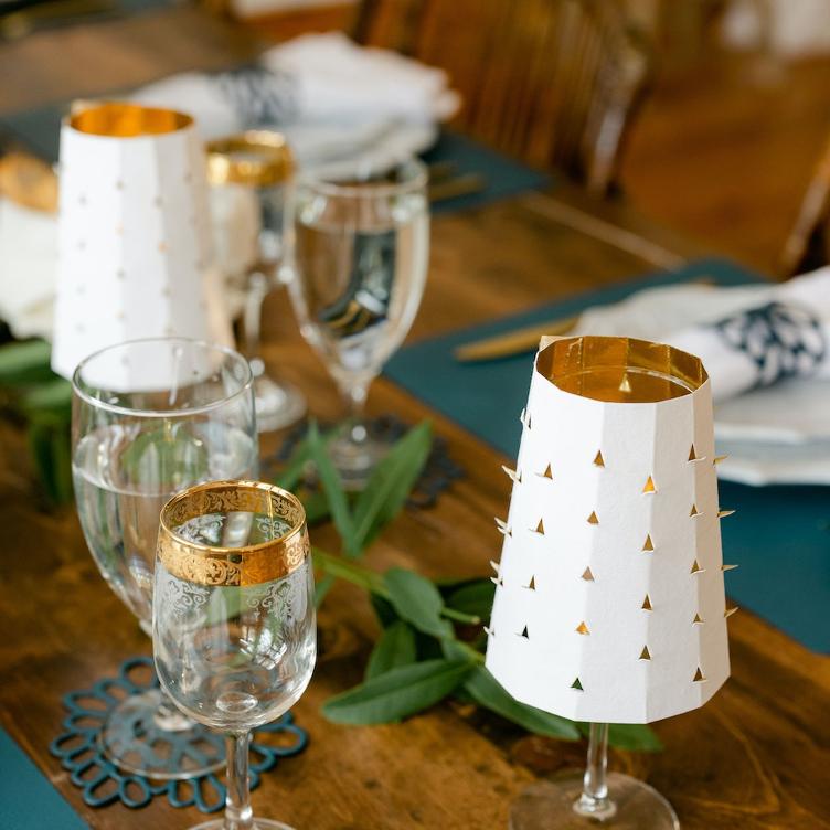 VORBESTELLEN: IM LAUFE VOM MAI WIEDER LIEFERBAR: LAMPSHADE TOGE TOGE WHITE/GOLD