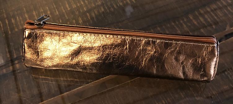 PENCIL SLIM CASE METALLIC MORDORÉ