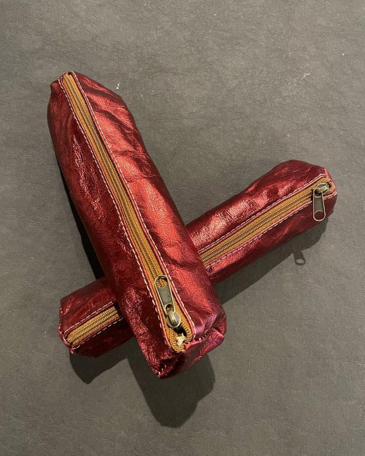 PENCIL SLIM CASE METALLIC RED