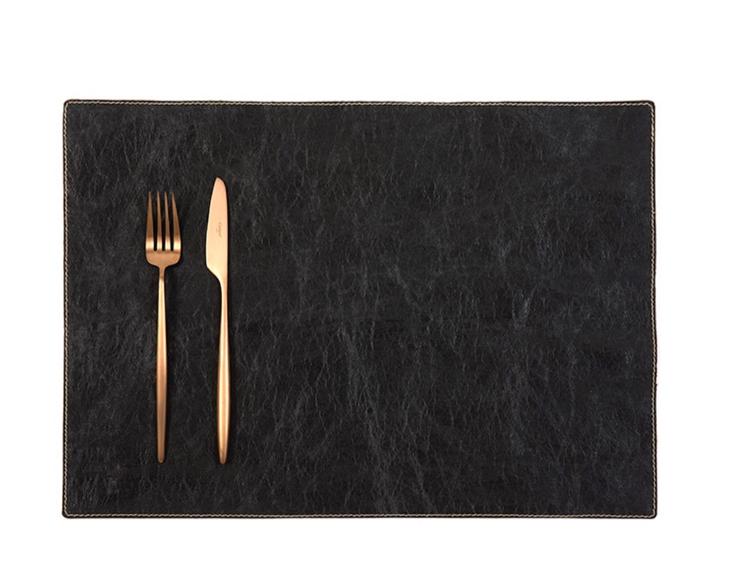 PLACEMAT TEC BLACK / LIEFERZEIT: AB BESTELLDATUM CA. 4-6 WOCHEN