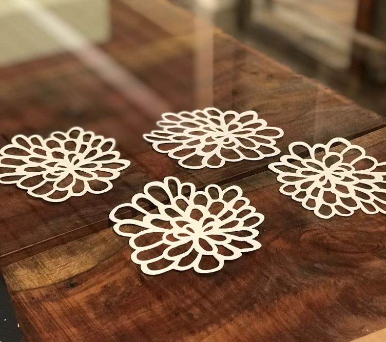 LACE ROUND LATTE SCHNEEFLOCKE