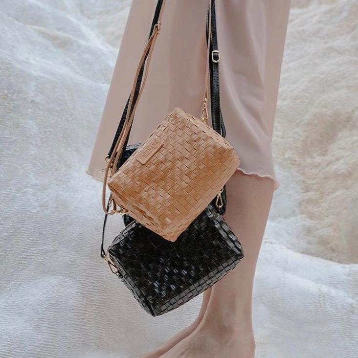 TRACOLLA BAG SMALL INTRECCIATO CAMEL SOLANGE VORRAT REICHT (NUR NOCH 3 STÜCK)
