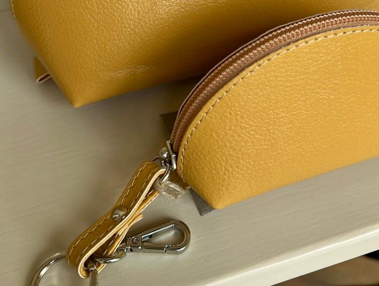 VORBESTELLEN: CA. ENDE SEPTEMBER LIEFERBAR: LUNA PURSE XSMALL CURRY